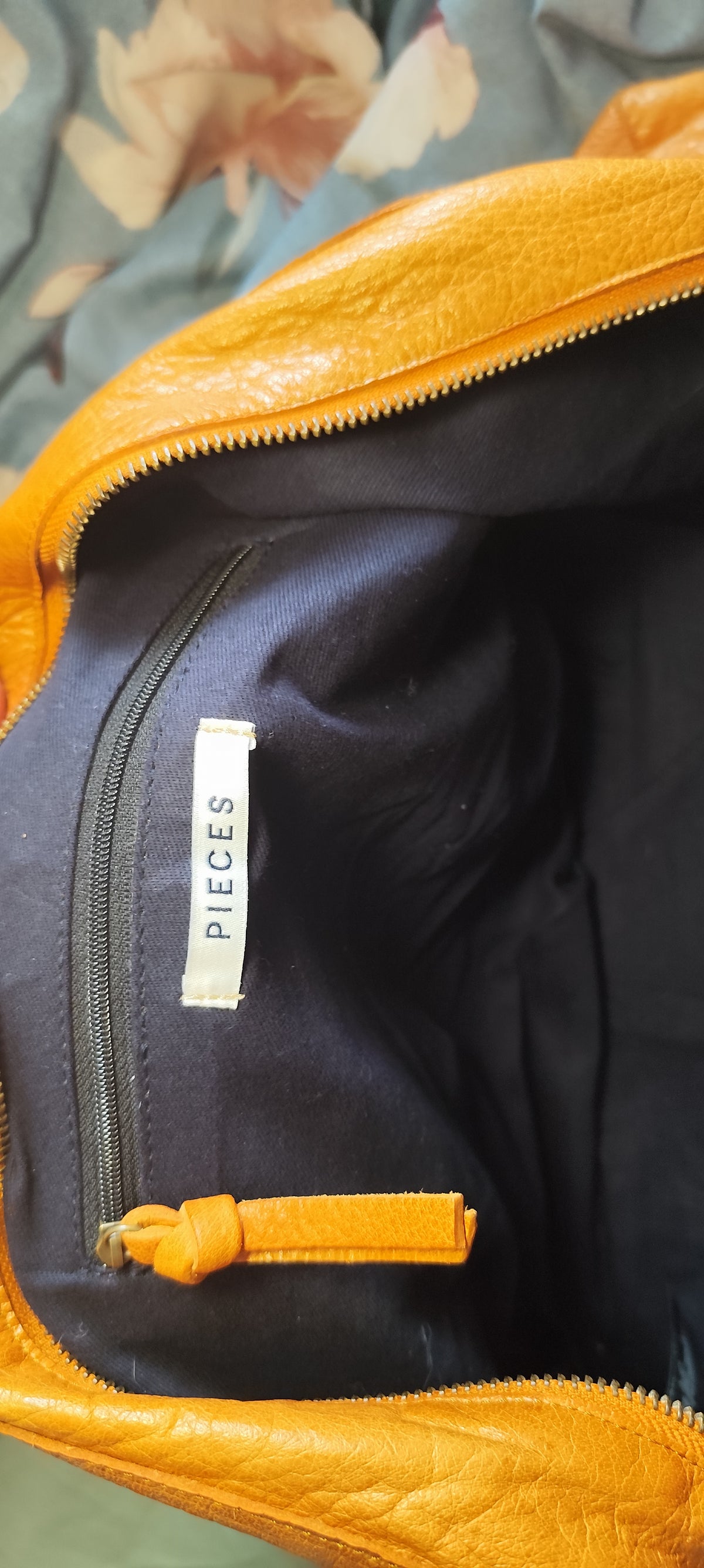 Bagage à main en cuir Pieces